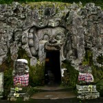 Đền thờ hàng nghìn con dơi độc đáo ở Indonesia