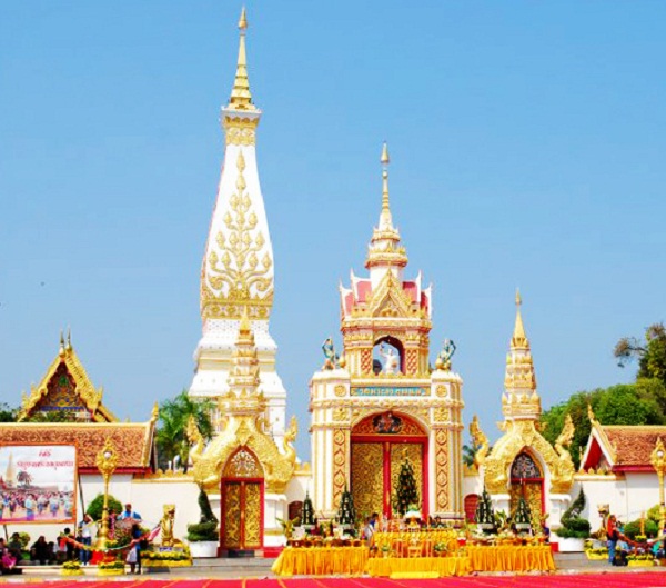 Phra That Phanom ngọn tháp linh thiêng