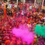 Lễ hội ném bột màu độc đáo ở Ấn Độ