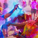 Lễ hội ném bột màu độc đáo ở Ấn Độ
