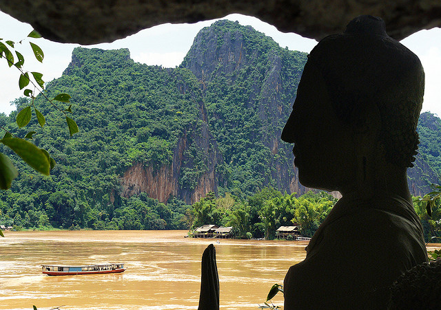 Phong cảnh thanh bình và tươi đẹp sẻ khiến bạn mê du lịch Lào