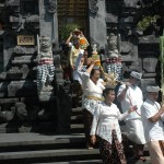 Đền thờ hàng nghìn con dơi ở Bali