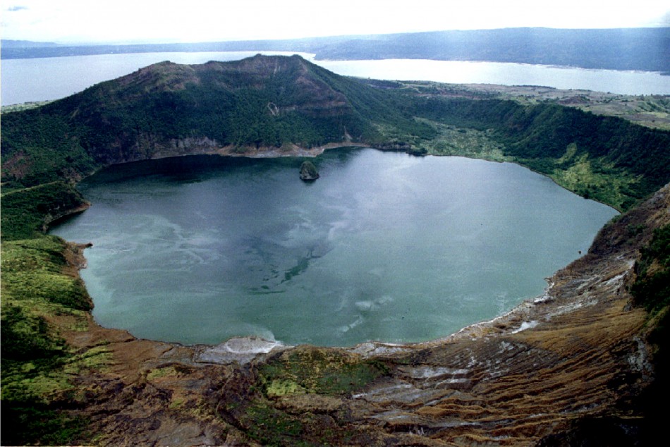 Hồ núi lửa Taal