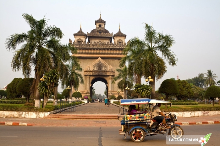 Đài tưởng niệm Patuxai - Vientiane, Lào