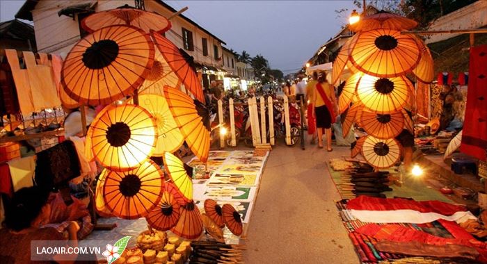 Chợ Chinese market Lào