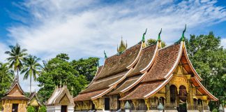 Du lịch Lào tham quan ngôi chùa cổ Wat Xieng Thong
