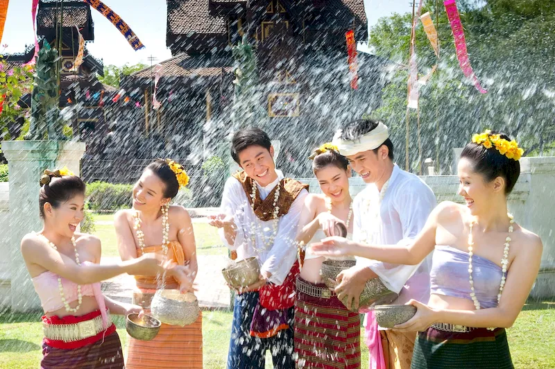 Du khách cần tránh các hành động thân mật ở Lào